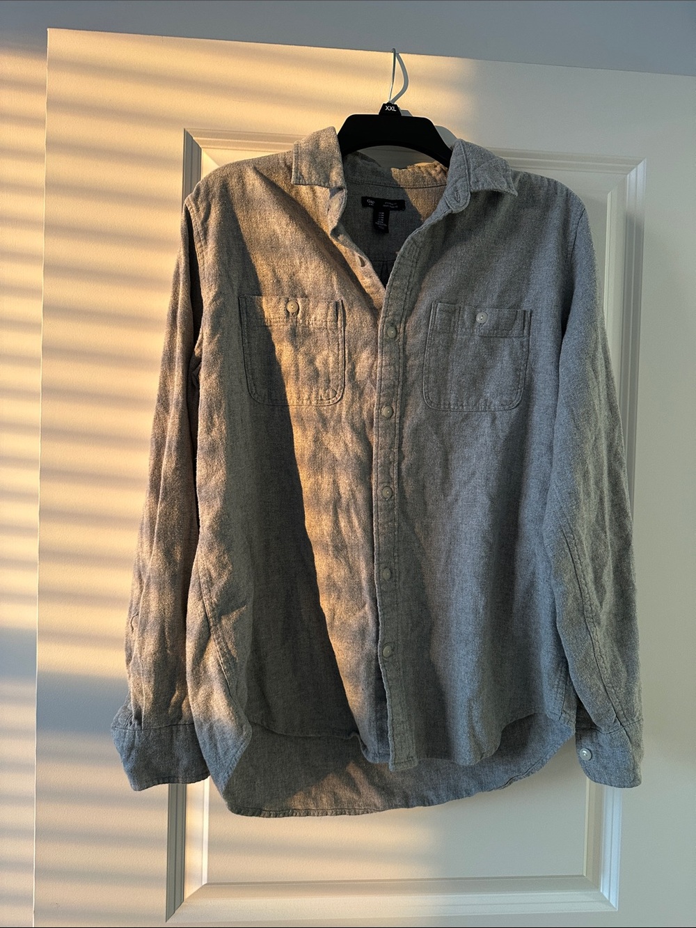 Gap Gray Button Up Shirt Medium Standard Fit Long Sleeve